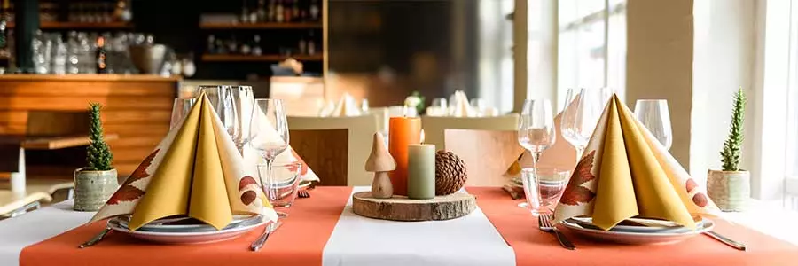 Mandarin/Hvid Borddækning