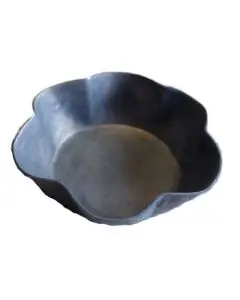 Fyrfadsstage i zink med bølget kant