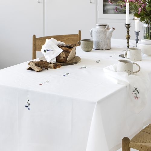 Langkilde & Søn Hvid Flora dug m. vilde blomster 140x240cm